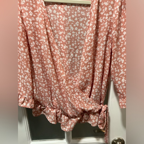 Sienna Sky Floral Cross Over Tie Top - Picture 10 of 10